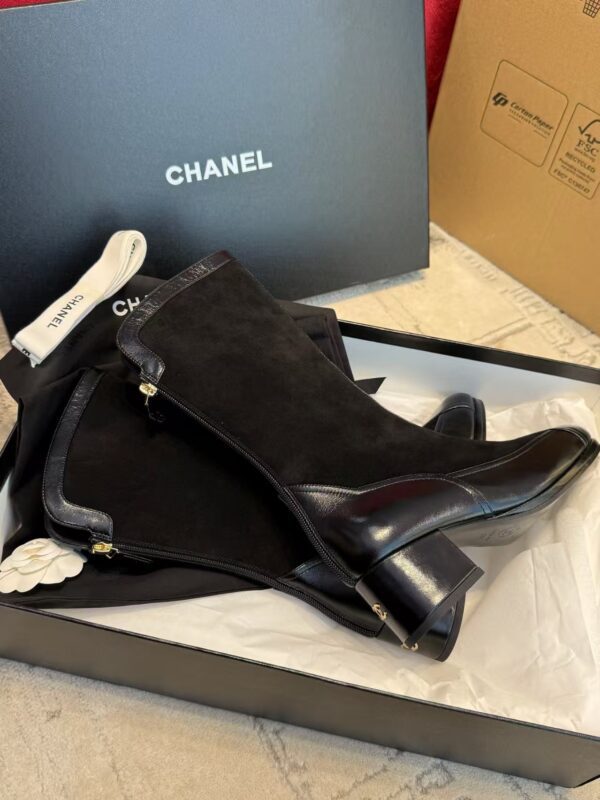 CHANEL 25A Short boots