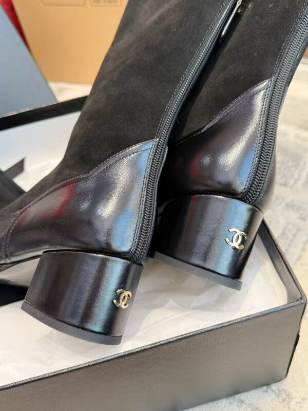 CHANEL 25A Short boots