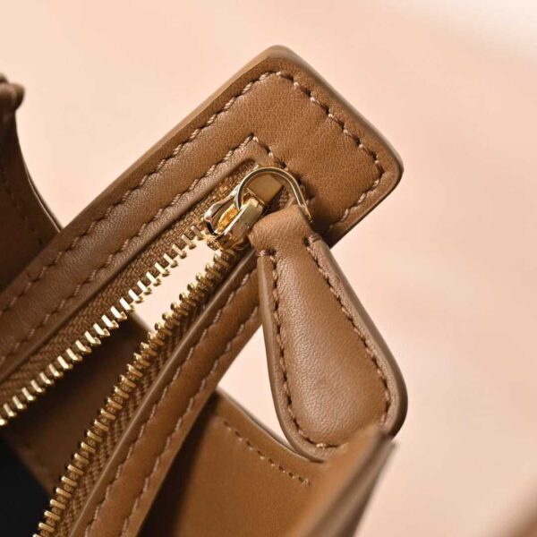 THE ROW Terrasse Leather handbags