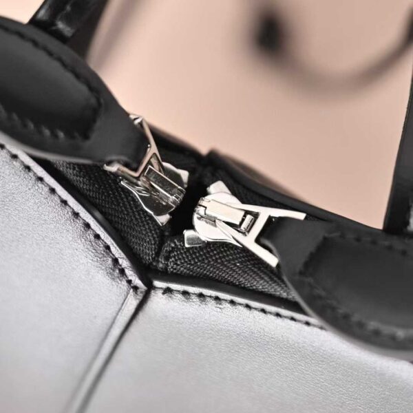 ALAIA Le Cœur bag in calfskin