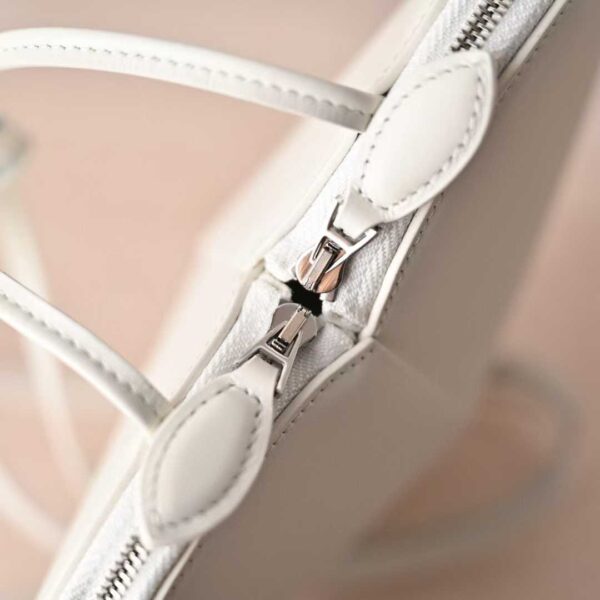 ALAIA Le Cœur bag in calfskin