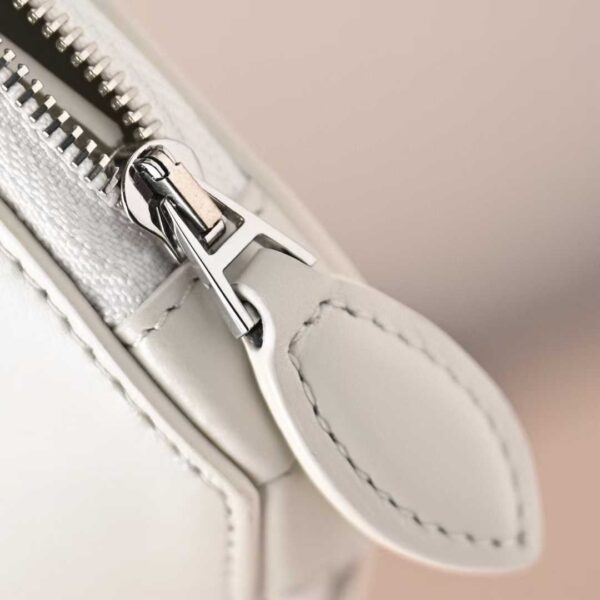 ALAIA Le Cœur bag in calfskin