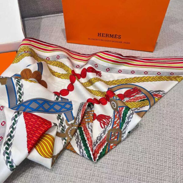 HERMES Silk scarf