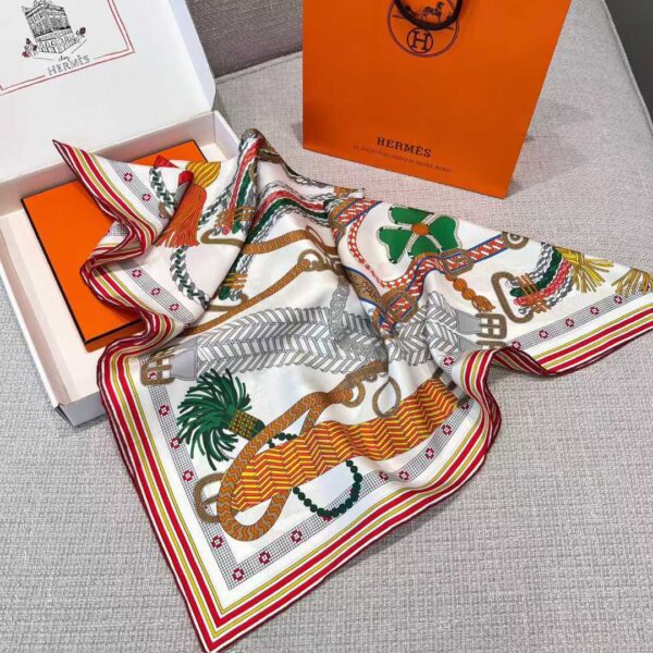 HERMES Silk scarf