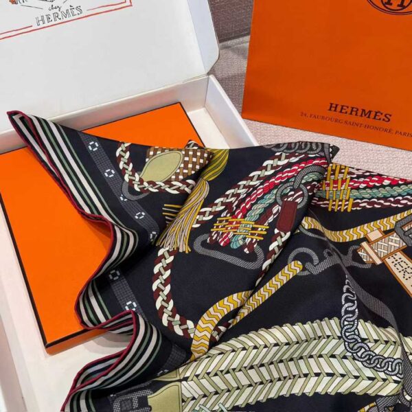 HERMES Silk scarf