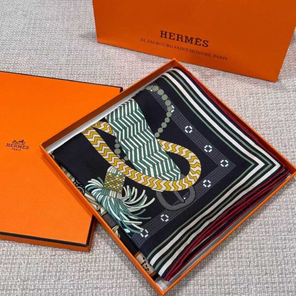 HERMES Silk scarf