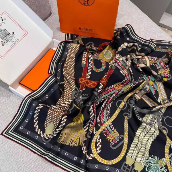 HERMES Silk scarf