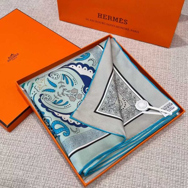 HERMES Silk scarf