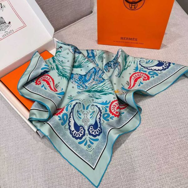 HERMES Silk scarf