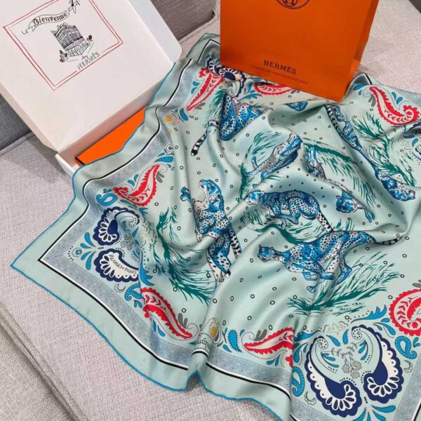HERMES Silk scarf
