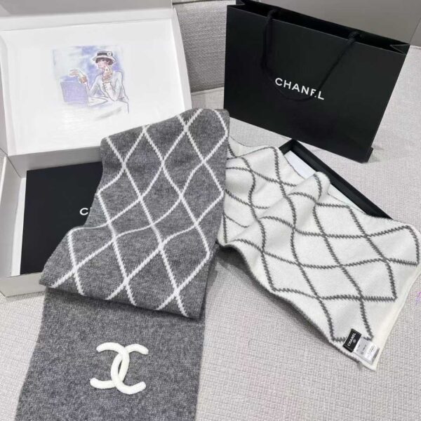 CHANEL Scarf