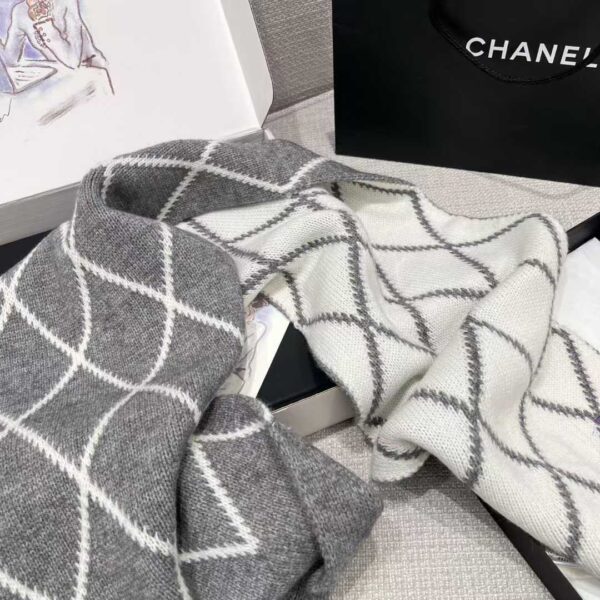 CHANEL Scarf