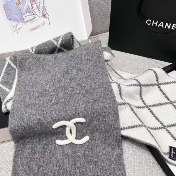 CHANEL Scarf