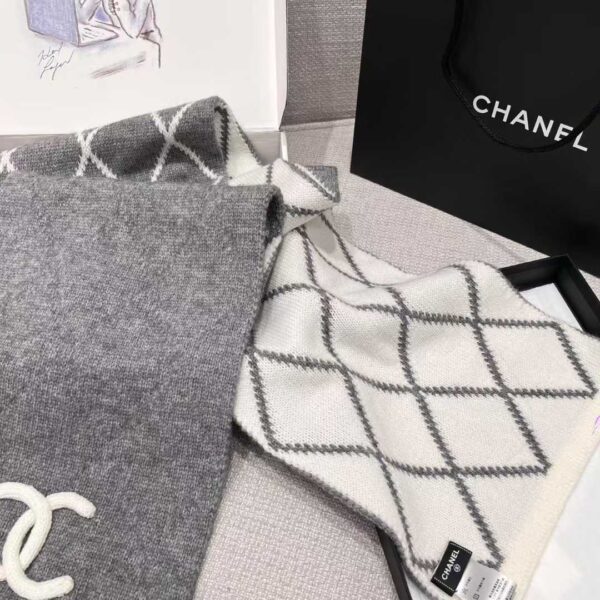 CHANEL Scarf