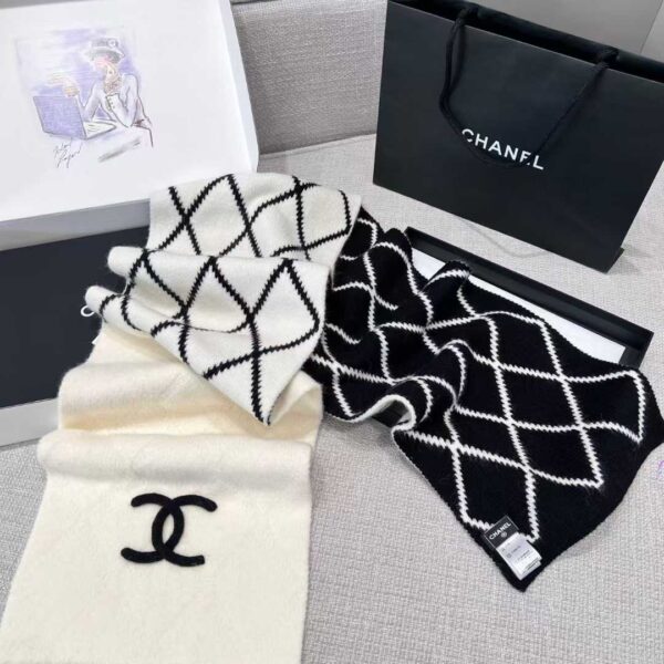 CHANEL Scarf