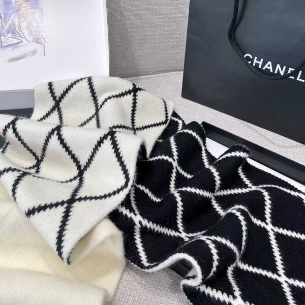 CHANEL Scarf