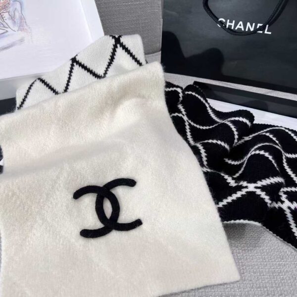 CHANEL Scarf