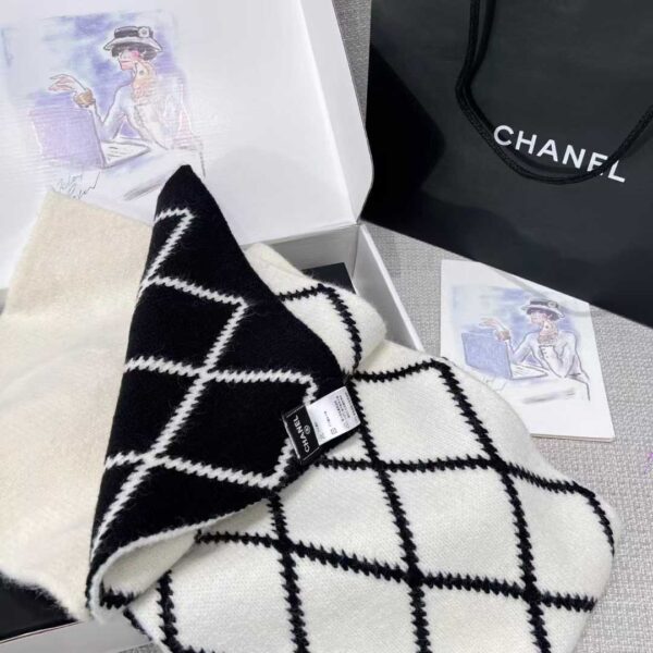 CHANEL Scarf