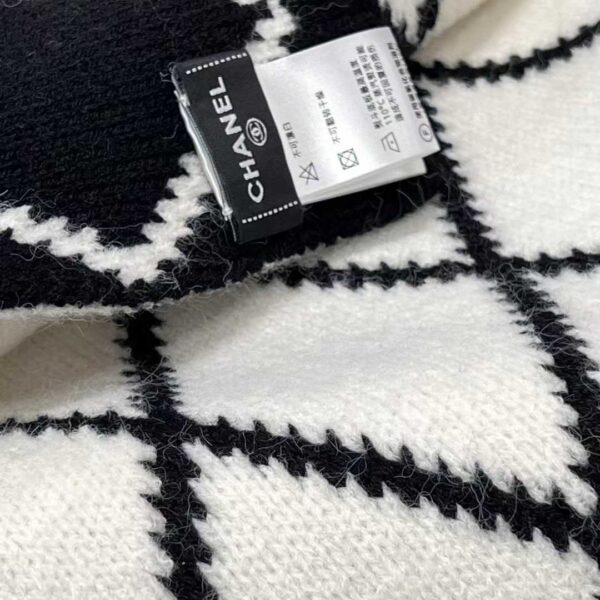 CHANEL Scarf
