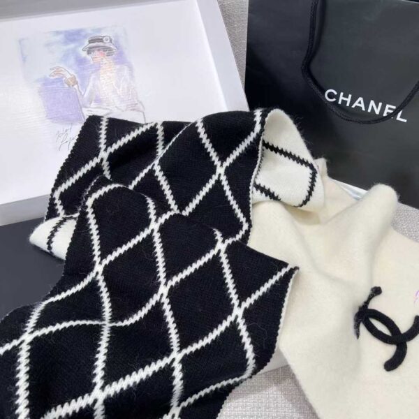 CHANEL Scarf