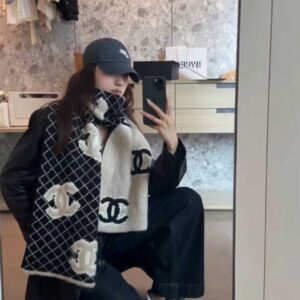 CHANEL Scarf