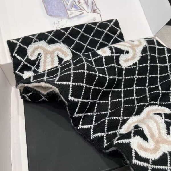CHANEL Scarf