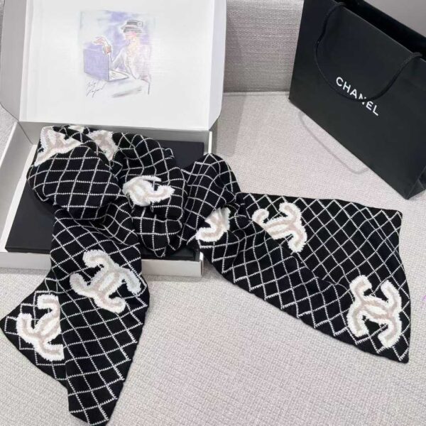 CHANEL Scarf