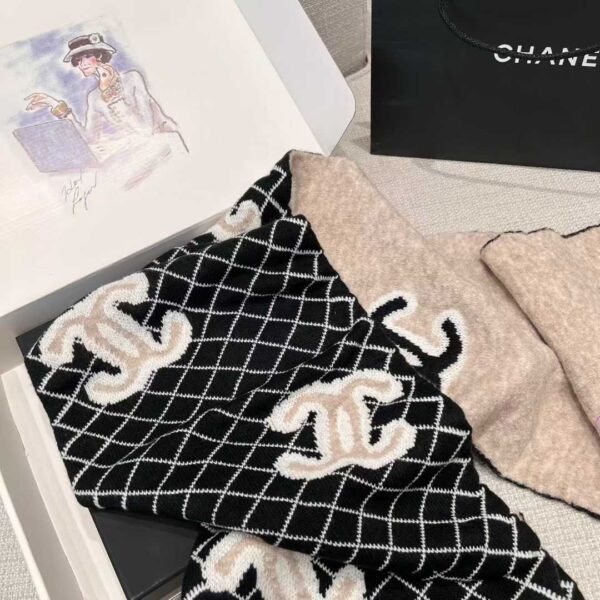 CHANEL Scarf