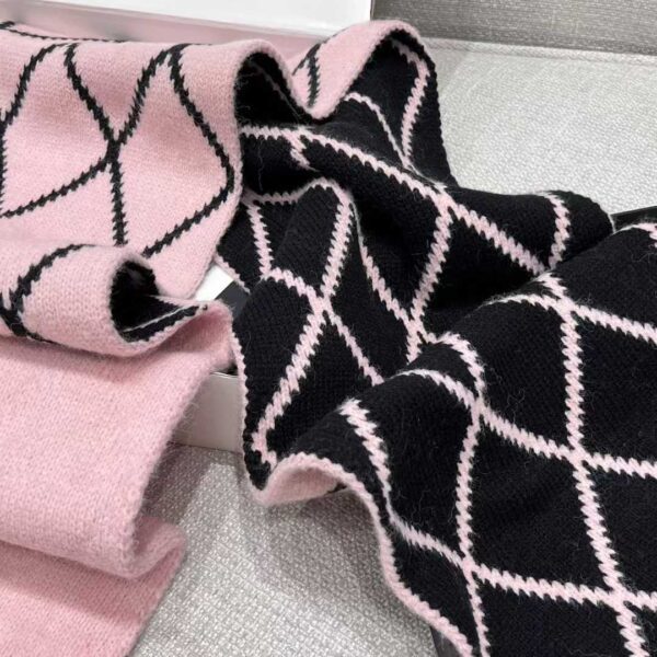 CHANEL Scarf