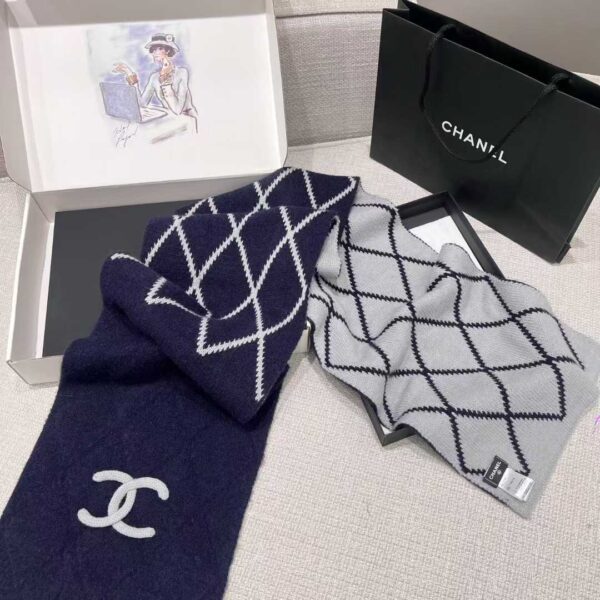 CHANEL Scarf
