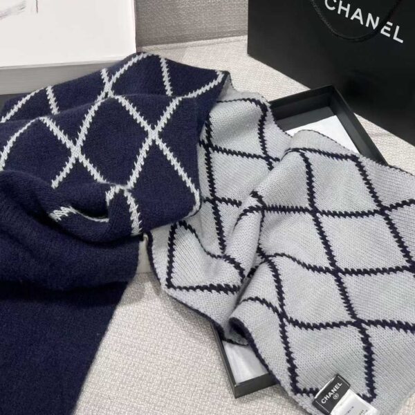 CHANEL Scarf