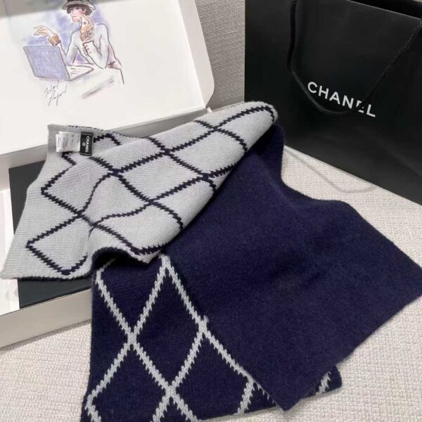 CHANEL Scarf