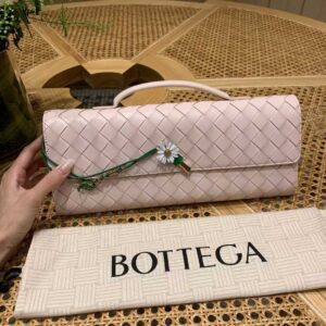 BOTTEGA VENETA Andiamo Clutch