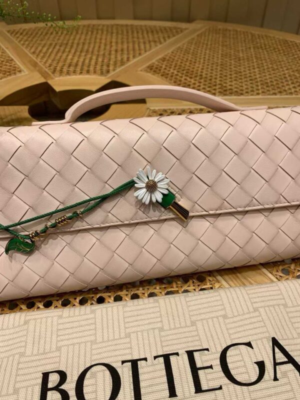 BOTTEGA VENETA Andiamo Clutch
