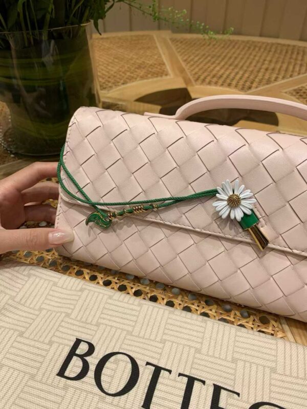 BOTTEGA VENETA Andiamo Clutch