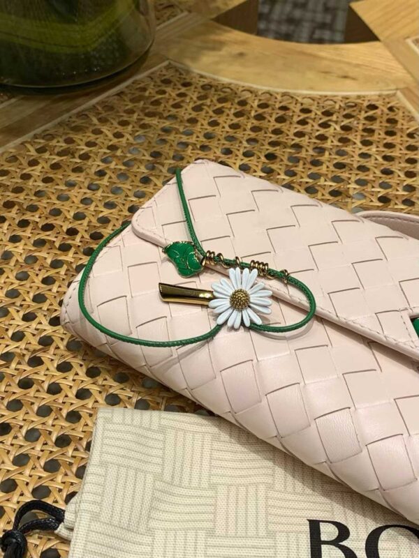 BOTTEGA VENETA Andiamo Clutch