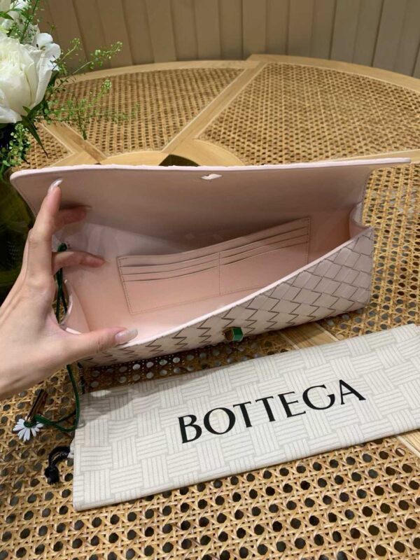 BOTTEGA VENETA Andiamo Clutch