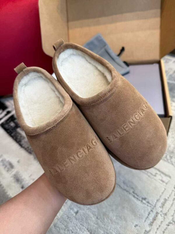 BALENCIAGA  Wool slippers