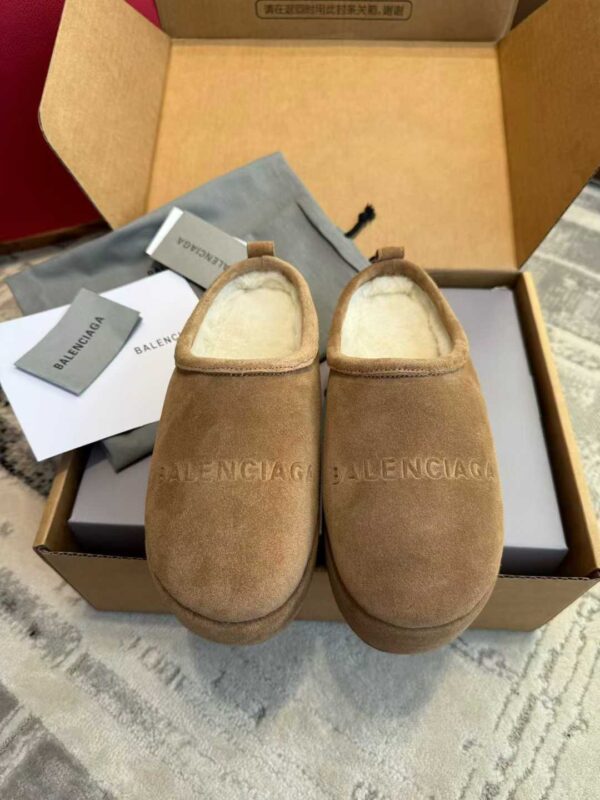 BALENCIAGA  Wool slippers