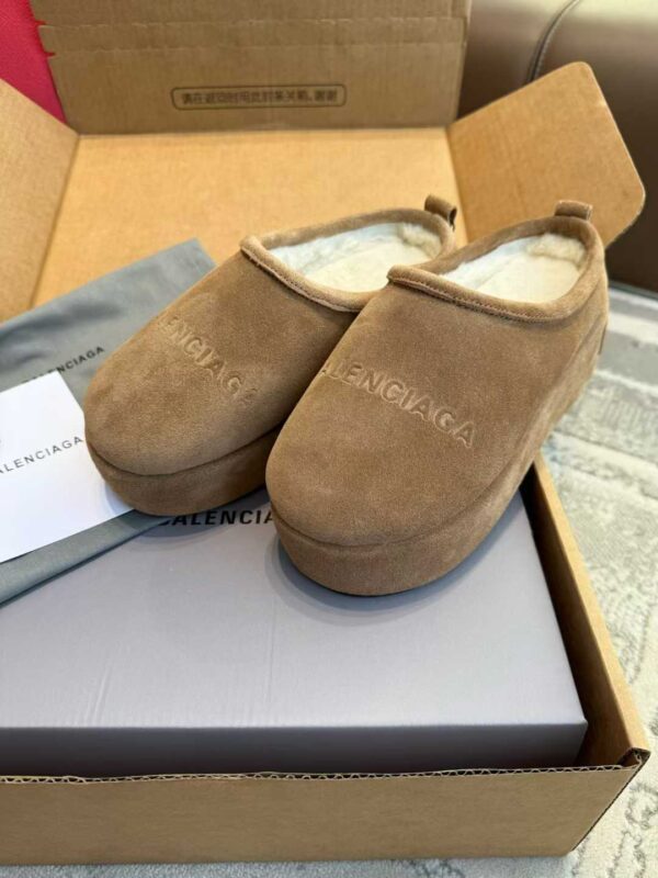 BALENCIAGA  Wool slippers