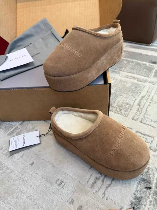 BALENCIAGA  Wool slippers