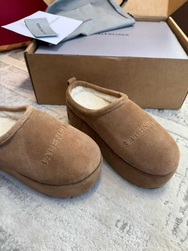 BALENCIAGA  Wool slippers