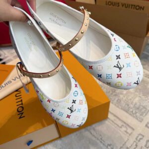 LOUIS VUITTON Flat shoes