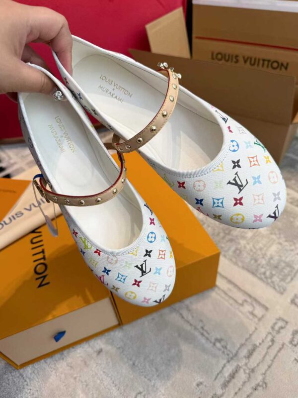 LOUIS VUITTON Flat shoes