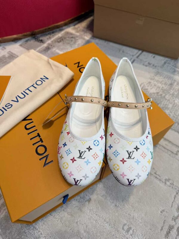 LOUIS VUITTON Flat shoes