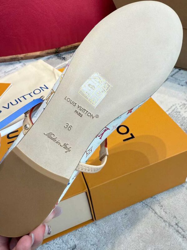 LOUIS VUITTON Flat shoes