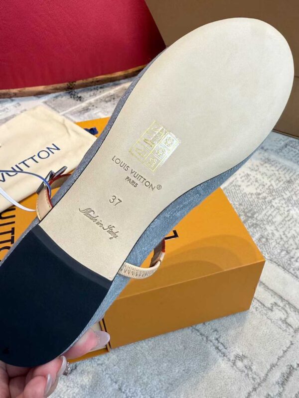LOUIS VUITTON Flat shoes