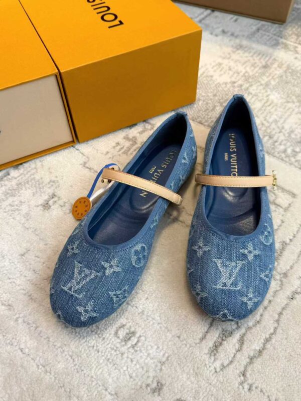 LOUIS VUITTON Flat shoes
