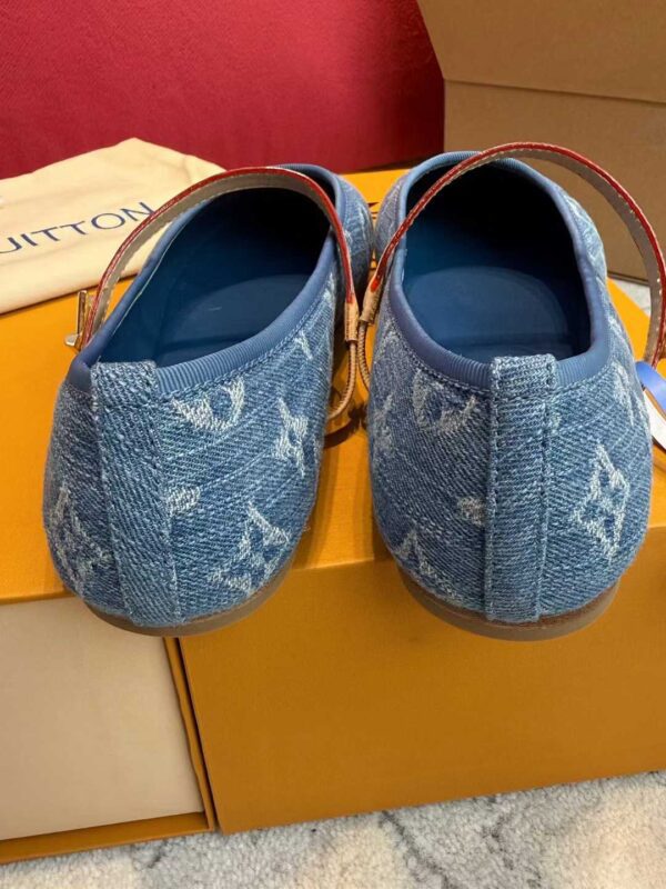 LOUIS VUITTON Flat shoes