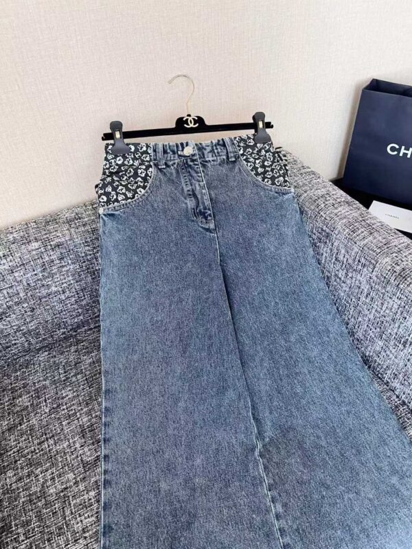 CHANEL Jeans